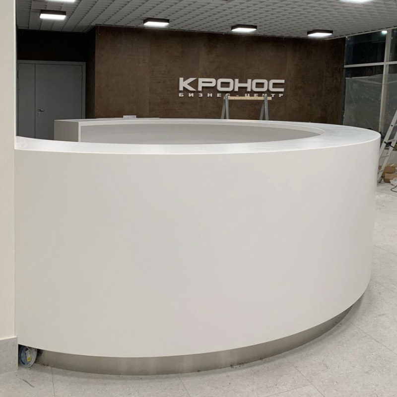Радиальная стойка ресепшн из акрилового камня